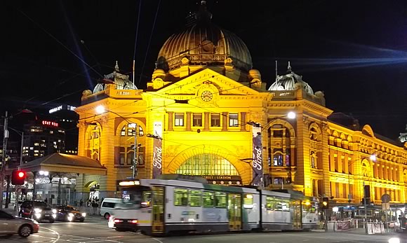 What To Do In Melbourne: Travel & Nightlife