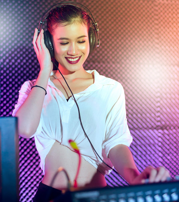 DJ