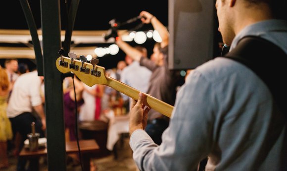9 Tips For Planning Outdoor Wedding Entertainment
