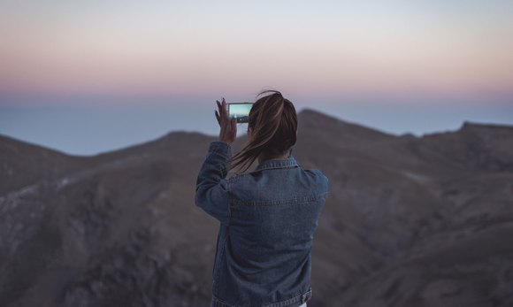 The Travel Upgrade: Why Online Entertainment is a Must-Have Companion
