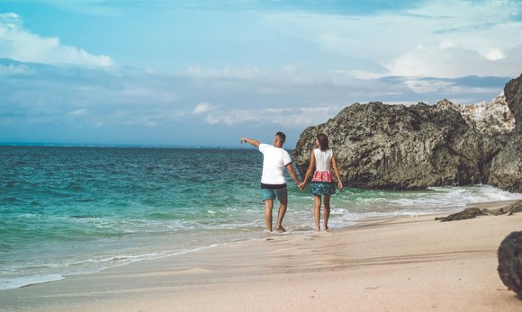 Why Certain Travel Destinations Make It Easier to Meet Compatible Romantic Partners Abroad