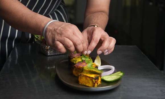 Bombay Bloomers Brings $20 “Sips & Snacks” to Randwick & Neutral Bay