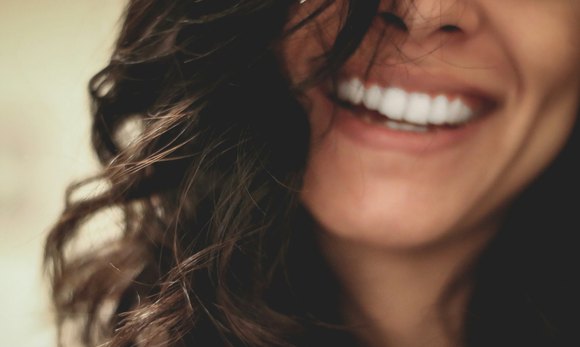 How Cosmetic Dentistry Can Address an Ageing Smile