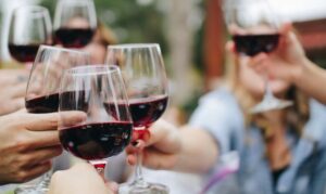 How to Choose Wine for a Dinner Party When Everyone Has Different Tastes